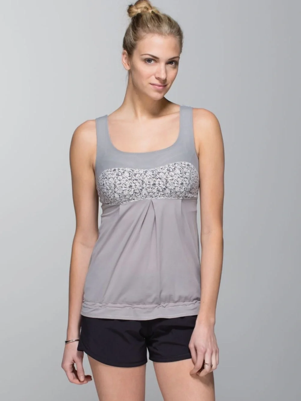 Lululemon Elevate Mesh Tank Y2K Petite Fleur Silver Grey 6 Bubble Hem LogoCharm